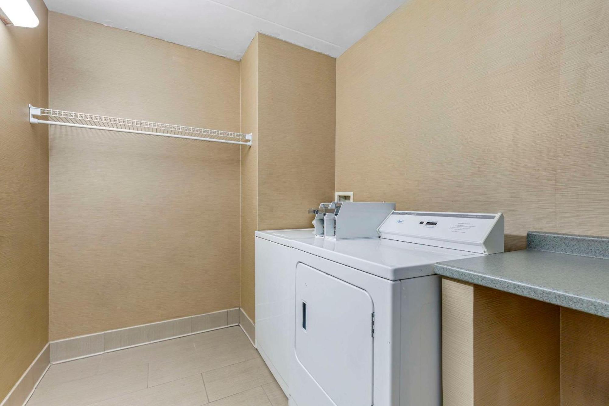 Comfort Inn Herndon-Reston Ngoại thất bức ảnh
